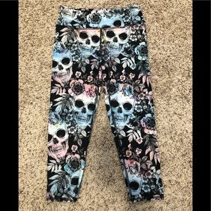 Skull and roses yoga capris